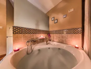 ideale Paare, Jaccuzi im Zimmer, Aktivitäten in der Natur - Image 4