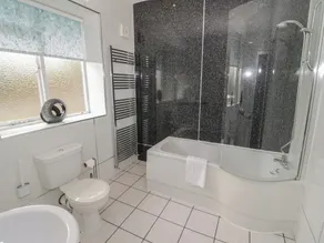 Raglan Lodge - Image 2