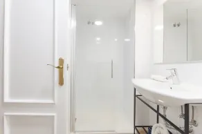 House In - Image 3