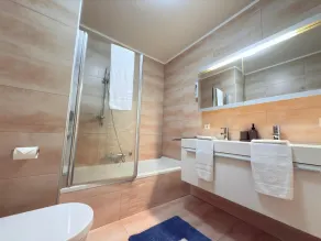 Comfort 2 bedrooms Apt w balcony&parking - Image 5