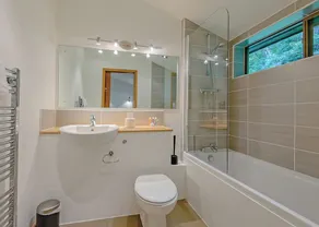 A superbly appointed impressive two storey luxury lodge. - Image 2