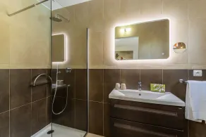 Charmosa moradia com serviços de hotel, piscina privada - domínio seguro - Image 3