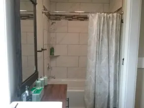 4 Bed, 1 Bathroom Bungalow 8 blocks from Downtown! - Image 3