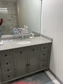 Lovely 2 bedroom rental unit with free parking - Image 4
