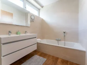 Lovely spacious house with garage by the slopes - Image 3