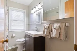Cheery 2-BDRM in East Rochester! w/onsite parking - Image 4
