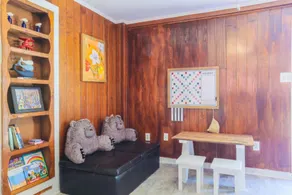 5 min in die Innenstadt und 15 min zum Strand.  Familienfreundliches Haus mit Spielzimmer und mehreren Sitzbereichen. - Image 2