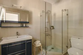Special villa with beautiful views, pool and tennis court - Image 4