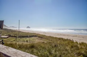 Nemmere sjov i dette fem-værelses Oceanfront Home med privat strandadgang - Image 5