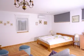 Quiet location directly in the vineyards with far-reaching views - Image 4