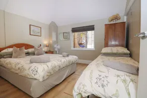 Cottage With Heated Indoor Pool Tennis Court- 2142 - Image 5