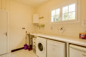 Large family house with heated pool - Image 2