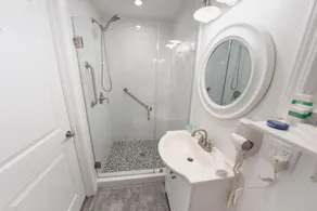1BR *HOUSE* in GLENDALE with PRIVATE FENCED YARD (p55) - Image 2
