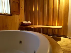 Boende i bergen. Jacuzzi. Picos de Europa. Asturien. Cangas de Onis. - Image 2