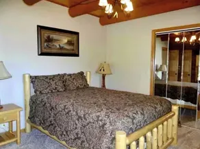 Beautiful riverfront log cabin home in Prairie du Chien - Image 3