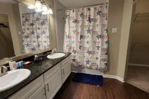 Med Center Charm: 2BR Haven - Image 4