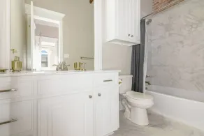 Historic downtown apartment with a view - Image 5