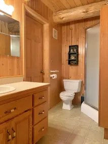 Beautiful Home Log sur le lac paisible, avec Guest Cabin - Image 4