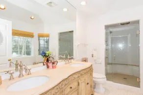 Enjoy Hamptons! Luxury 4 Bdrm 3.5 bath; heated Pool, Putting Green, great yard. - Image 3