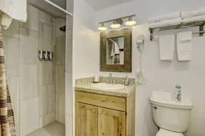 Cascade Lake Inn - Image 2