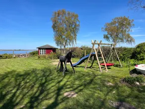 Apartment 2 with 2 bedrooms (2-5 pers.) on the ground floor - Villa Seeheim vacation property directly on the waterfront - Image 2