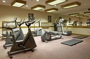 Comfort Meets Affordability, Free Parking, Outdoor Pool, Pets Allowed - Image 2
