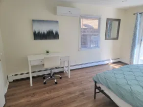 Serene upstairs apt. Walk to town, train, & beach ferry! Off-street parking. - Image 5
