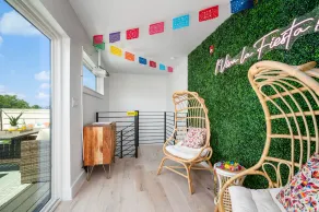Modern & Gorgeous Rooftop City Views & Close to the Best of Everything in SA! - Image 2