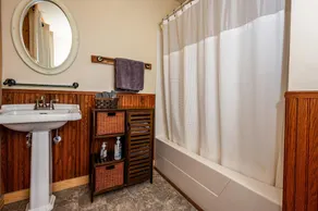 Boondock Vacation Log Cabin - Image 3