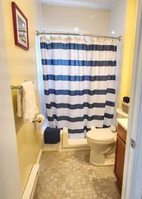Garden Oasis Historic Area Bristol, 3 Bedroom, 4 beds on 2nd Floor Onsite Parkng - Image 2