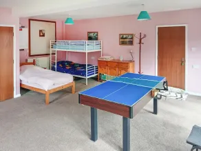 2 bedroom accommodation in Brading, near Sandown - Image 3