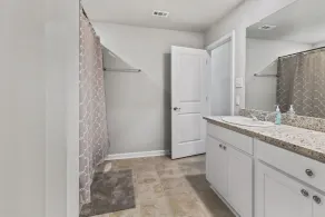 Enjoy our spacious home, perfect for families. Relaxing, comfort & convenience. - Image 3