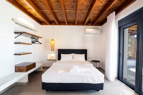 Cato Agro 4, Seafront Villa with Private Pool - Image 4