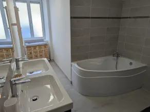 Maison en pierres rénovée avec jardin, terrasse, 3 chambres, proche village, nature paisible, équipements complets - Image 4