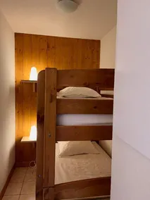 vid foten av sluttningarna i en typisk Savoyard-by - Image 5