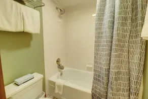 Ground Level, Lake Side, Walk to Town Pool/Hot tub E101 - Image 4