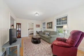 Weymouth Hill Station. Hillside cottage retreat with water views - Image 4