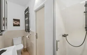 2 bedroom stunning apartment in Malberg - Image 4