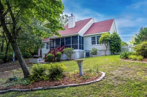 Family/Pet Friendly Riverfront Cottage with private Fishing Deck and Boat Dock. - Image 5