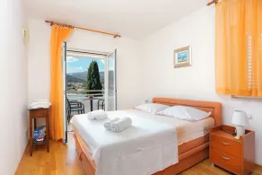 2-Zimmer-Ferienwohnung am Strand Seget Vranjica, Trogir (A-13771-b) - Image 4