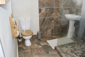 10 sleeper luxury home in the heart of a Big 5 Game Reserve. No loadshedding! - Image 4