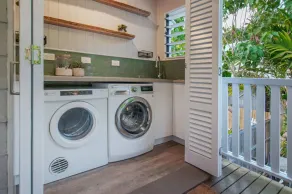Charming Queenslander with Pool – Perfect Family or Friends Getaway in Cairns - Image 2