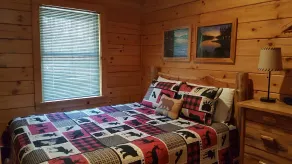 Comfy WATERFRONT escape awaits at Bear Creek Cabin near BR Parkway & I-77 - Image 5