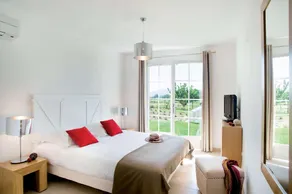 Luxury Provencal villa with view on the Lubéron surroundings - Image 4
