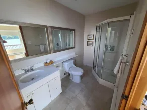 Cottage on the lake! Beautiful 4 bedroom + 3 bath!  - Image 3