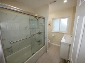 3B/2Bth + Dinning in Historical Tower District - Image 3