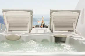 \"Ethereum Luxury Cave\" private jacuzzi villa in Imerovigli - Image 2