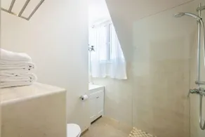 Spacious Townhouse in Willemstad City Center - Image 3