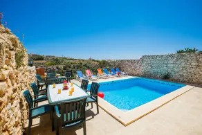 Casa de campo típica de elección con piscina autorizada por la Autoridad de Turismo de Malta. - Image 3
