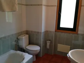 Los Trobos Haus<br>Das Hotel liegt in Villar de Otero, in den Ancares Leoneses<br>Vega Espinareda - Image 2